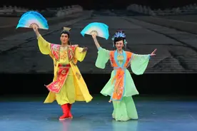 看戏丨惠民舞台大幕拉开，二人转嗨唱不停图片