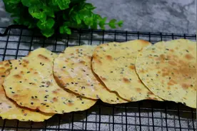 不用一滴油，不用一滴水，教你这样做红薯片，手指轻轻一弹就碎视频封面