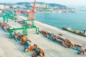 小海湾建起10万吨级大码头图片
