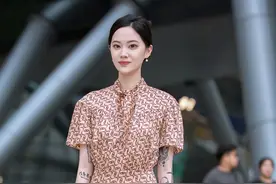 下雨，就忘了济南时尚的小姐姐们啦？图片