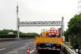5G“攀”上高速龙门架 破解“高速上网难高速”图片