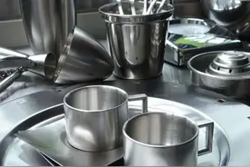 用金属餐具吃饭安全吗？常见的不锈钢餐具又该如何购买和使用呢图片