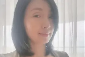 48岁小陶虹晒童年旧照，模样清秀美人坯，如今眼皮凹陷比眼睛宽图片