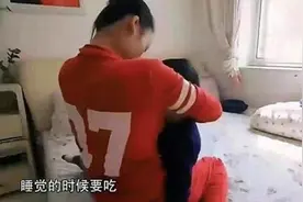12岁儿子每天要喝3遍母乳，断奶次次失败，医生：我是无能为力了图片