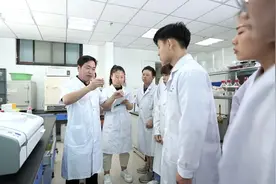 胸有凌云志 敢上九天揽明月——记河南省生物化学与分子生物学会理事长王天云图片