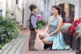 “妈妈，我要和你结婚”，面对婚姻敏感期的孩子，父母应该如何做图片