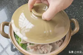 暑假超火爆的一款早餐，食材简单，几分钟出锅，一人吃一锅好美味图片