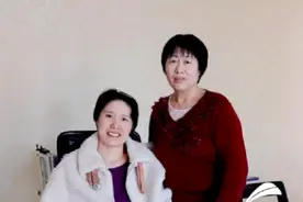 当年儿媳出车祸成植物人，婆婆日夜悉心照顾3年后，换来奇迹发生图片
