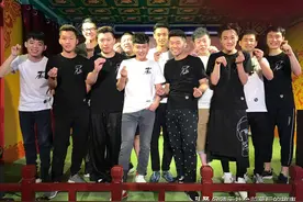 纵使戏比天大、教养入骨，角儿们的举动还是让人看着心疼图片