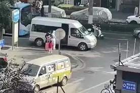 （视频）@太原人！爸爸带娃隔离14天女儿头发炸毛，妈妈看到“新发型”哭笑不得图片
