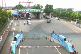 大港汽渡恢复北岸渡运工作图片