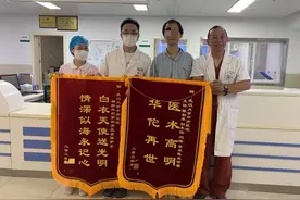 男子神经粘连面临瘫痪 医生手术松解神经助他重新站立图片