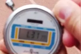 81岁大爷1分31秒跑完400米！网友：自愧不如图片