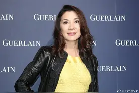 无法忽视杨紫琼的痛，拇指外翻还踩12cm高跟鞋，脚丫两边都挤变形图片
