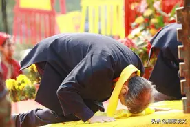 尊敬长辈该不该磕头，这是传统还是陋习？存在即是合理图片