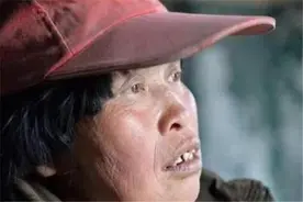 她称为“昆仑女神”，军车路过都会鸣笛，20年从女青年变乞丐图片