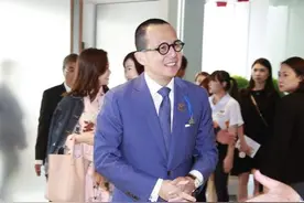 李泽楷曾错卖了腾讯，如今马化腾错卖了特斯拉，足足少赚了几千亿图片
