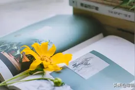 每一个人的心里，都住着最初的“白月光”图片