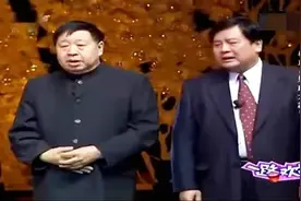 相声：马季赵炎经典《如此大款》，不愧为大师啊，笑翻全场图片