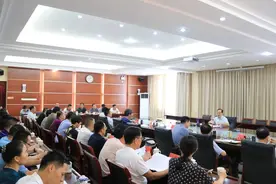 阮军为市人大常委会机关党员干部上党课图片