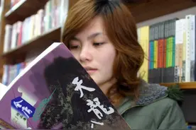 说一说82天龙八部，魔改的结尾，演员大过剧情，硬伤不少图片