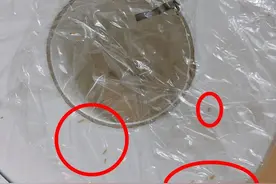 全身发毛！网购的纸巾上竟爬满活虫！商家赔偿千元图片