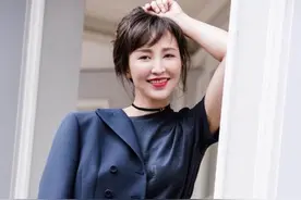 19岁与导演私奔，裸婚在地下室连生3胎，如今丈夫用7部剧将她捧红图片