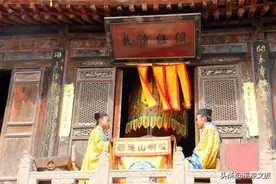 崆峒山道教协会为游客献上一场中国传统祈福法会图片