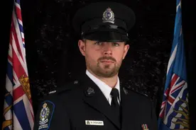加拿大警官拒绝服从上司枪杀熊宝宝命令，被解雇后得到法官力挺图片