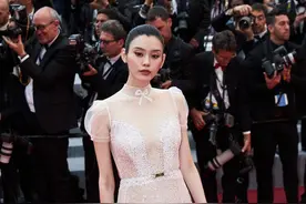 奚梦瑶天生衣架子，穿透视纱裙大秀超模身材，这才是“名媛范”图片