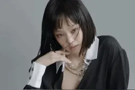 Jennie剪了Lisa的招牌短发后，竟然有些许油腻？图片