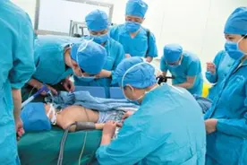 6岁男童每天一碗“蛋炒饭”，1个月后送去抢救，医生：家长太无知图片