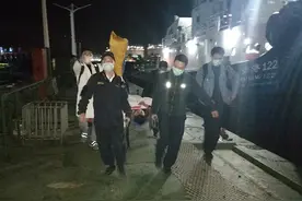 大洋山岛一居民头部重伤 洋山海事协调拖轮紧急转运送医图片