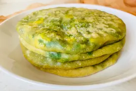 “薄如蝉翼”的馅饼怎样和面？掌握1搅多醒2技巧，皮薄又劲道图片