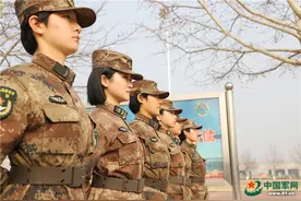 细数“军营女神”那些不易被看到的芳华图片