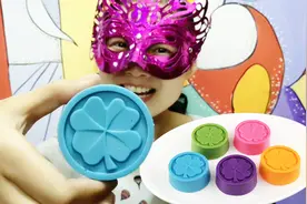 妹子试吃“四叶草巧克力”，能吃到这样的甜点好幸运，漂亮又好吃视频封面