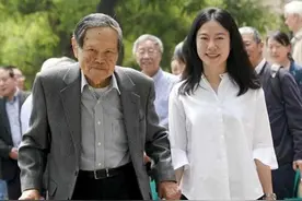 杨振宁100岁啦！他对中国的贡献有多大？曾见毛主席，握手周恩来图片