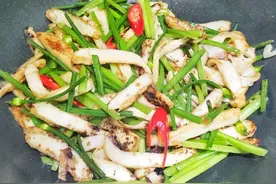 简单家常下饭菜，韭菜花炒豆干图片