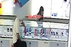 吃瓜吃到自己！嫌疑人围观出警结果自己被抓图片