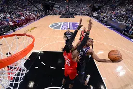 福克斯21分遭驱逐国王力克开拓者，利拉德32+10图片