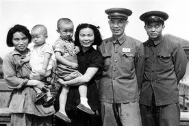 开国将军中的两对“翁婿将军”，老丈人是不是必须向女婿敬礼？图片