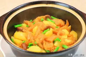 猪皮怎么做才好吃？厨师长教你饭店做法，劲道Q弹，出锅香气十足图片