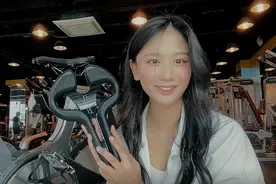 大叔发明了一个镂空车座，堪称骑行时降低屁股疼痛的神器图片