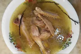 牛奶根炖番鸭，清香美味，山野气息，是最纯净的德化味道图片