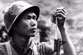 对越作战，我军56半刺刀无敌，却暴露弊病，战后一度忽视刺杀图片