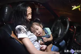带女儿开出租的女司机 终于有了免费的家图片