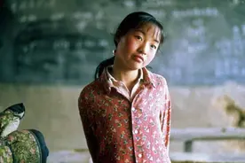 同是谋女郎，巩俐张艺谋相恋8年，魏敏芝却因张艺谋退出娱乐圈图片