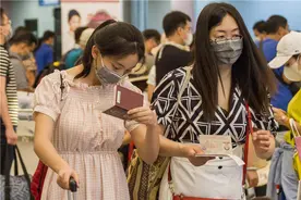 周边国家边境政策瞬息万变，中国游客不得已滞留斐济图片