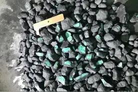 陕西绿松石，以安康白河县月儿潭最为有名图片