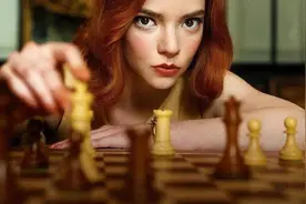 开局9.3分，网飞空降棋牌剧，一集封神图片